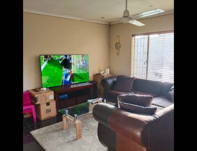 3 BEDROOM TOWNHOUSE FOR SALE IN EDLEEN